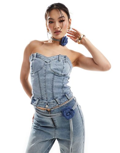 Simmi - Top corset d'ensemble structuré en jean avec décolleté en caur et détail ras de cou à fleurs - clair délavé - Simmi Clothing - Modalova