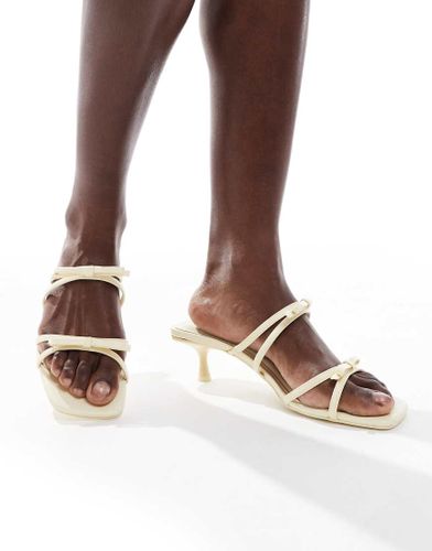 Chaussures  petit talon et lanires - Beurre - Stradivarius - Modalova