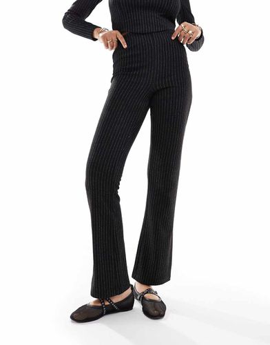 Pantalon d'ensemble évasé à taille haute en jersey à fines rayures - Pieces - Modalova