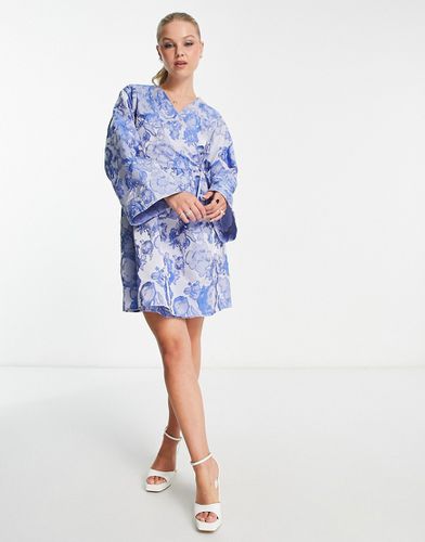 Premium - Robe portefeuille courte à manches kimono en jacquard - Pieces - Modalova