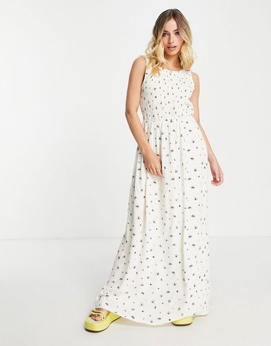 Robe longue froncée sans manches à petites fleurs - Pieces - Modalova