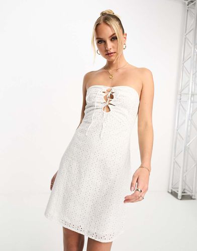 Robe bustier courte en broderie anglaise à lacets - Pimkie - Modalova