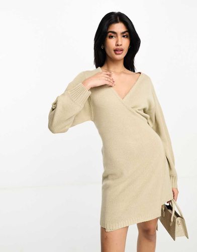 Beau - Robe portefeuille courte en maille nouée à la taille - Beige - Pretty Lavish - Modalova