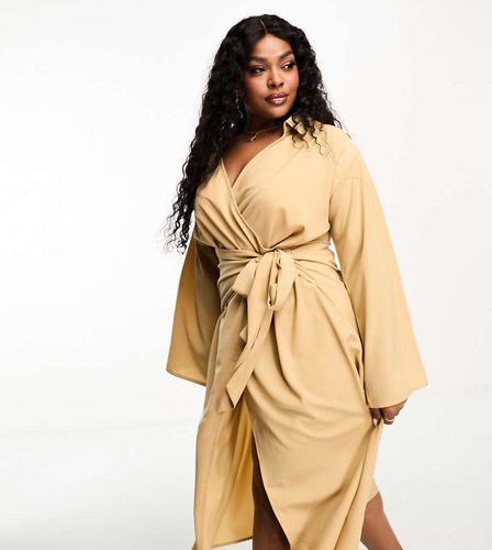 Robe chemise portefeuille mi-longue - Camel - Pretty Lavish Curve - Modalova