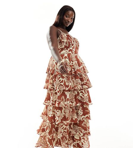 Robe longue à volants étagés avec buste froncé - Marron fleuri - Pretty Lavish Curve - Modalova