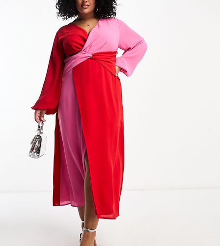 Robe longue bicolore nouée sur le devant - et rouge - Pretty Lavish Curve - Modalova