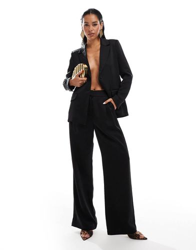 Pantalon d'ensemble ample en satin - Pretty Lavish - Modalova