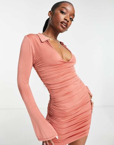 Robe courte moulante double épaisseur à décolleté plongeant et froncée sur les côtés - brûlé - Public Desire - Modalova