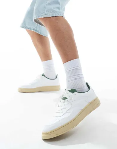 Baskets rétro à détail vert - Blanc - Pull & bear - Modalova