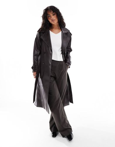 Trench-coat ceinturé imitation cuir - foncé - Pull & bear - Modalova