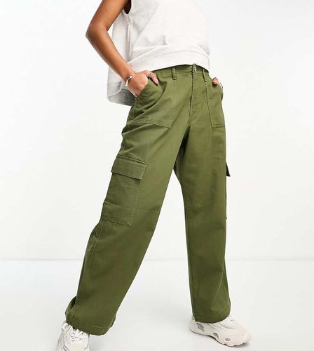 Pantalon cargo droit fonctionnel - Kaki - River Island Petite - Modalova