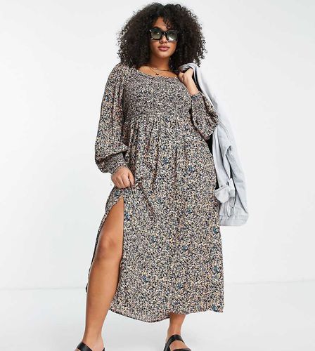 Robe mi-longue froncée à petites fleurs - River Island Plus - Modalova