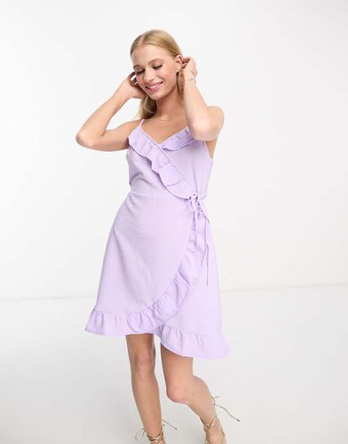 Robe portefeuille courte texturée à volants - Lilas - River Island - Modalova