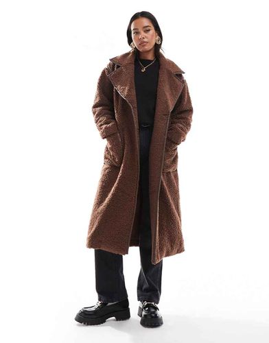 Manteau long imitation peau de mouton avec bordures imitation cuir - chocolat - Wednesday's Girl - Modalova