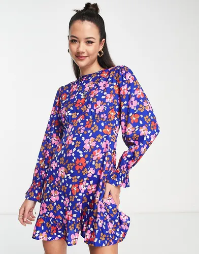 Robe courte coupe empire à imprimé fleuri vintage - multicolore - Wednesday's Girl - Modalova
