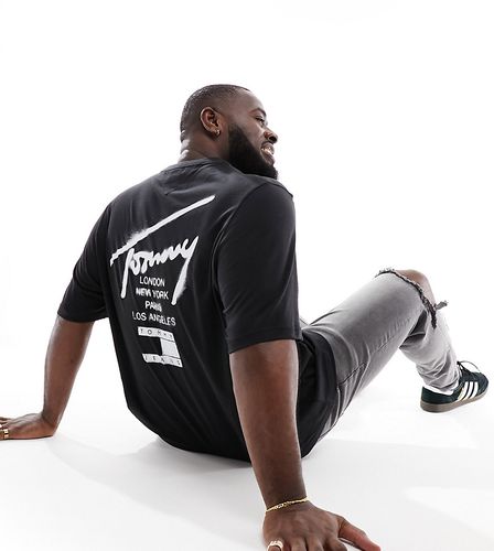 Big & Tall - T-shirt coupe classique à logo signature effet vaporisé - Tommy Jeans - Modalova