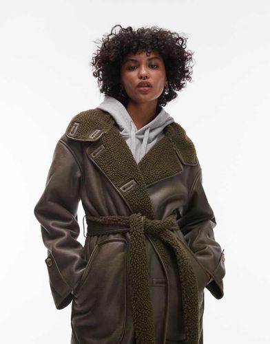 Trench-coat en similicuir et imitation peau de mouton - olive - Topshop - Modalova