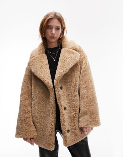 Manteau mi-long en imitation peau de mouton - Camel - Topshop - Modalova