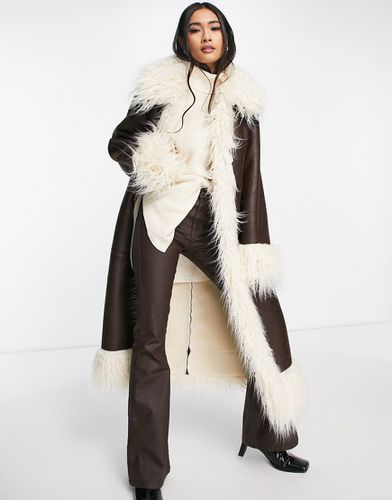 Manteau long en daim synthétique bordé de fausse fourrure - Topshop - Modalova