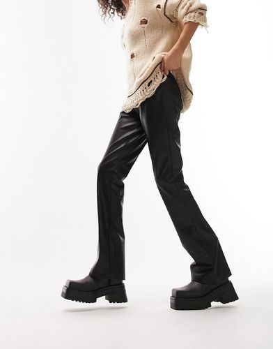 Pantalon évasé épuré en similicuir avec poches passepoilées - Topshop - Modalova