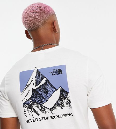 Sketch - T-shirt avec imprimé encadré à motif montagne au dos - cassé - Exclusivité ASOS - The North Face - Modalova