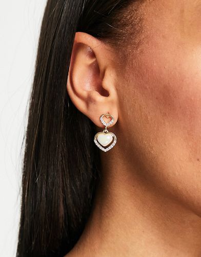 Boucles d'oreilles pendantes avec caurs et perle nacrée - True Decadence - Modalova