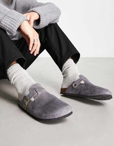 Sabots en imitation daim à enfiler - Gris - Truffle Collection - Modalova