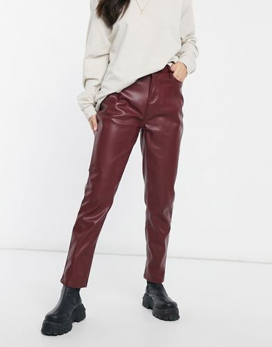Pantalon coupe droite en imitation cuir - Bordeaux - Urban Bliss - Modalova