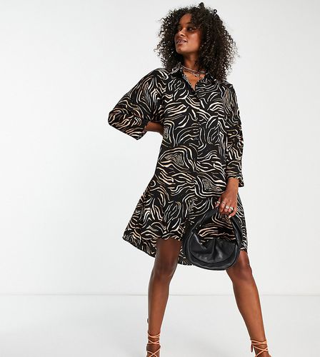 Robe chemise oversize à imprimé animal abstrait - Urban Threads Tall - Modalova