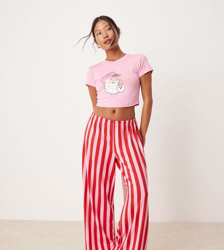 Petite - Pyjama de Noël en polyester t-shirt à manches courtes avec imprimé père Noël cow-boy et pantalon à rayures - Rose et rouge - Urban Threads - Modalova