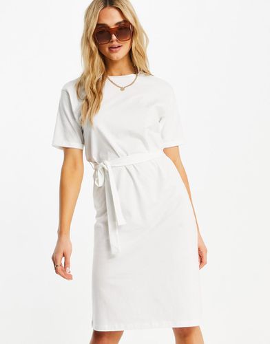 Aware - Robe t-shirt mi-longue en coton avec ceinture - WHITE - Vero Moda - Modalova