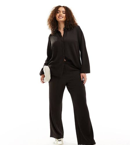 Pantalon d'ensemble en jersey texturé - intense - Vero Moda Curve - Modalova