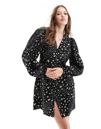 Robe courte boutonnée à manches longues - et blanc à fleurs - Vero Moda - Modalova