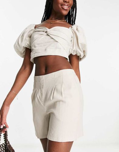 Short plissé à l'avant en lin mélangé - Taupe - Vero Moda - Modalova