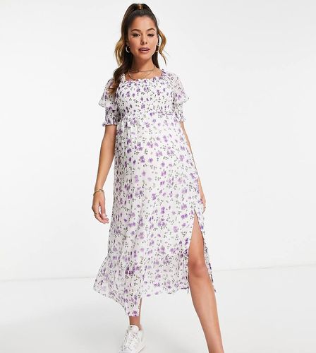 Robe mi-longue smockée à fleurs - Violet Romance Maternity - Modalova