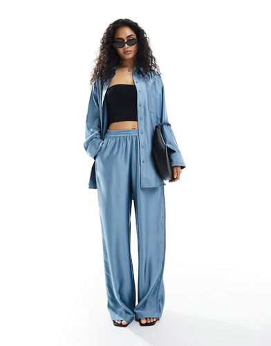 Y.A.S - Pantalon d'ensemble ample en satin à fines rayures - Yas - Modalova