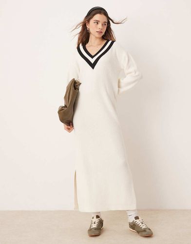 Robe longue style cricket à col V en maille ultra douce - Crème - Yas - Modalova