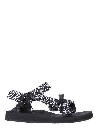 Trekky sandal with paisley print - arizona love - Modalova