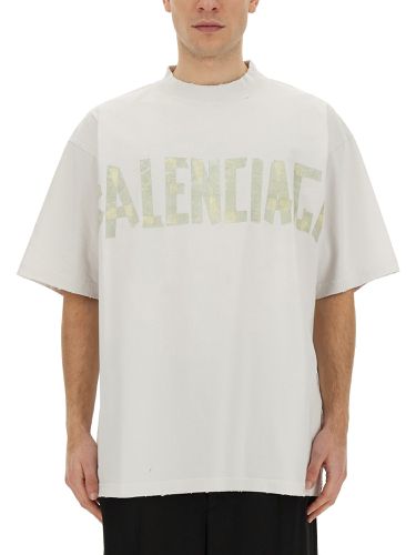 Balenciaga t-shirt with logo - balenciaga - Modalova