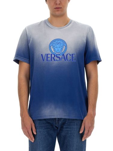 Versace t-shirt with logo - versace - Modalova