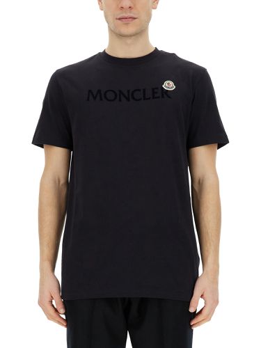 Moncler t-shirt with logo - moncler - Modalova