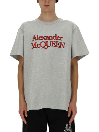 Alexander mcqueen t-shirt with logo - alexander mcqueen - Modalova