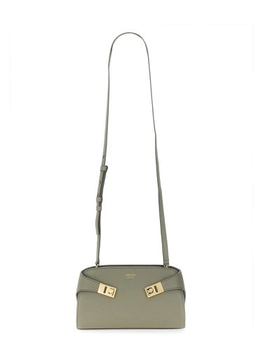 Ferragamo "hug" shoulder bag - ferragamo - Modalova