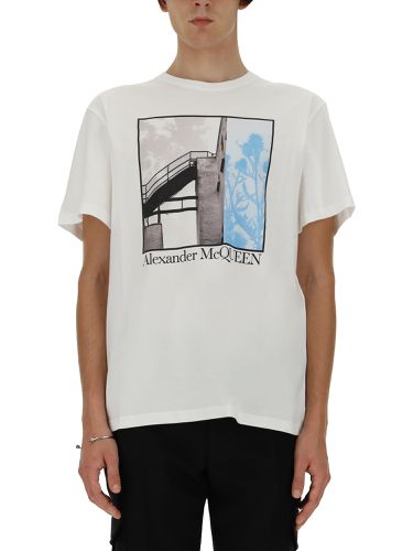 T-shirt with print - alexander mcqueen - Modalova