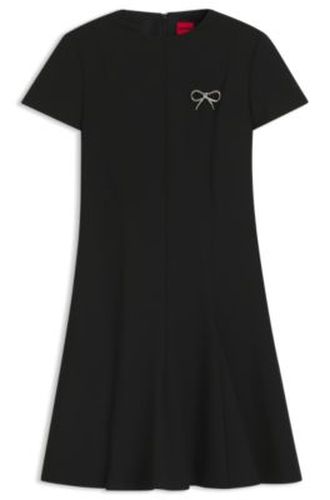 Robe à la coupe évasée avec empiècements godets et broche nœud - HUGO - Modalova