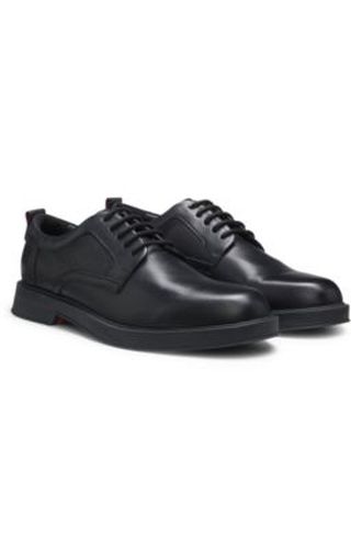 Chaussures derby en cuir avec monogrammes perforés - HUGO - Modalova