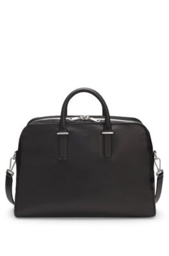 Défilé : le sac de voyage en cuir avec logo en relief - Boss - Modalova