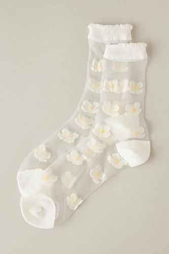 Chaussettes de cheville à fleurs transparentes en White chez - Anthropologie - Modalova