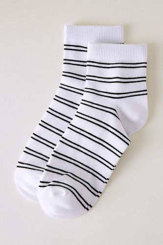 Chaussettes à rayures côtelées à la cheville par en Beige - By Anthropologie - Modalova