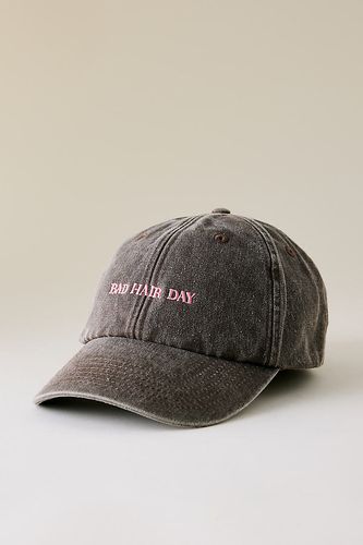 Casquette de baseball brodée Bad Hair Day par en Brown - By Anthropologie - Modalova